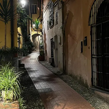 Lejlighed Tra Le Finestre Blu Della Pigna