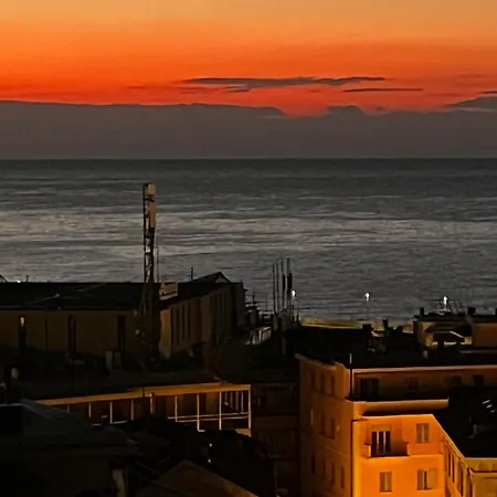 Tra Le Finestre Blu Della Pigna Apartamento Sanremo