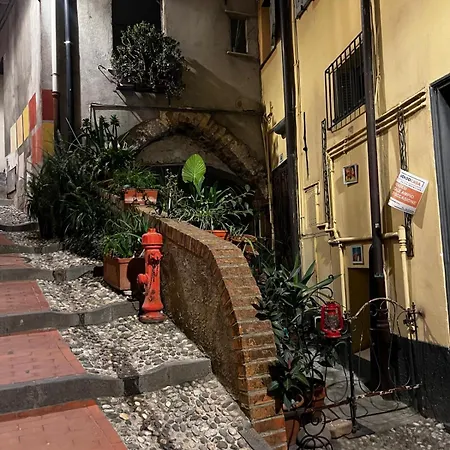 Lejlighed Tra Le Finestre Blu Della Pigna