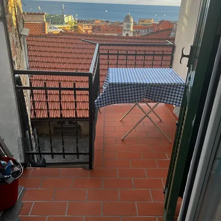 Tra Le Finestre Blu Della Pigna * Sanremo