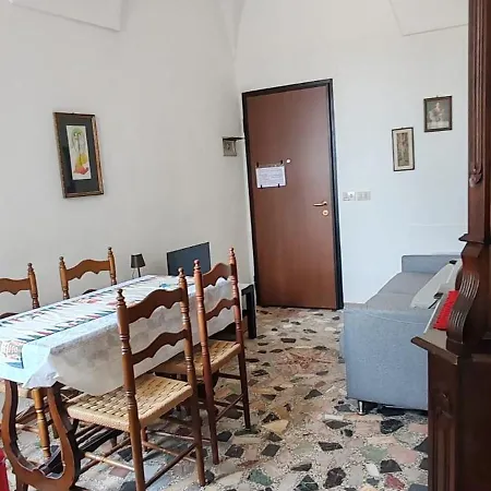 Tra Le Finestre Blu Della Pigna * Sanremo